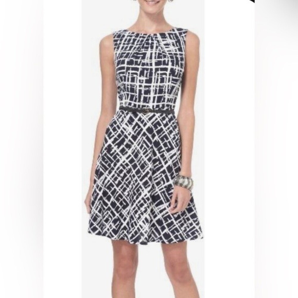 Black and white abstract print pleated dress size 10